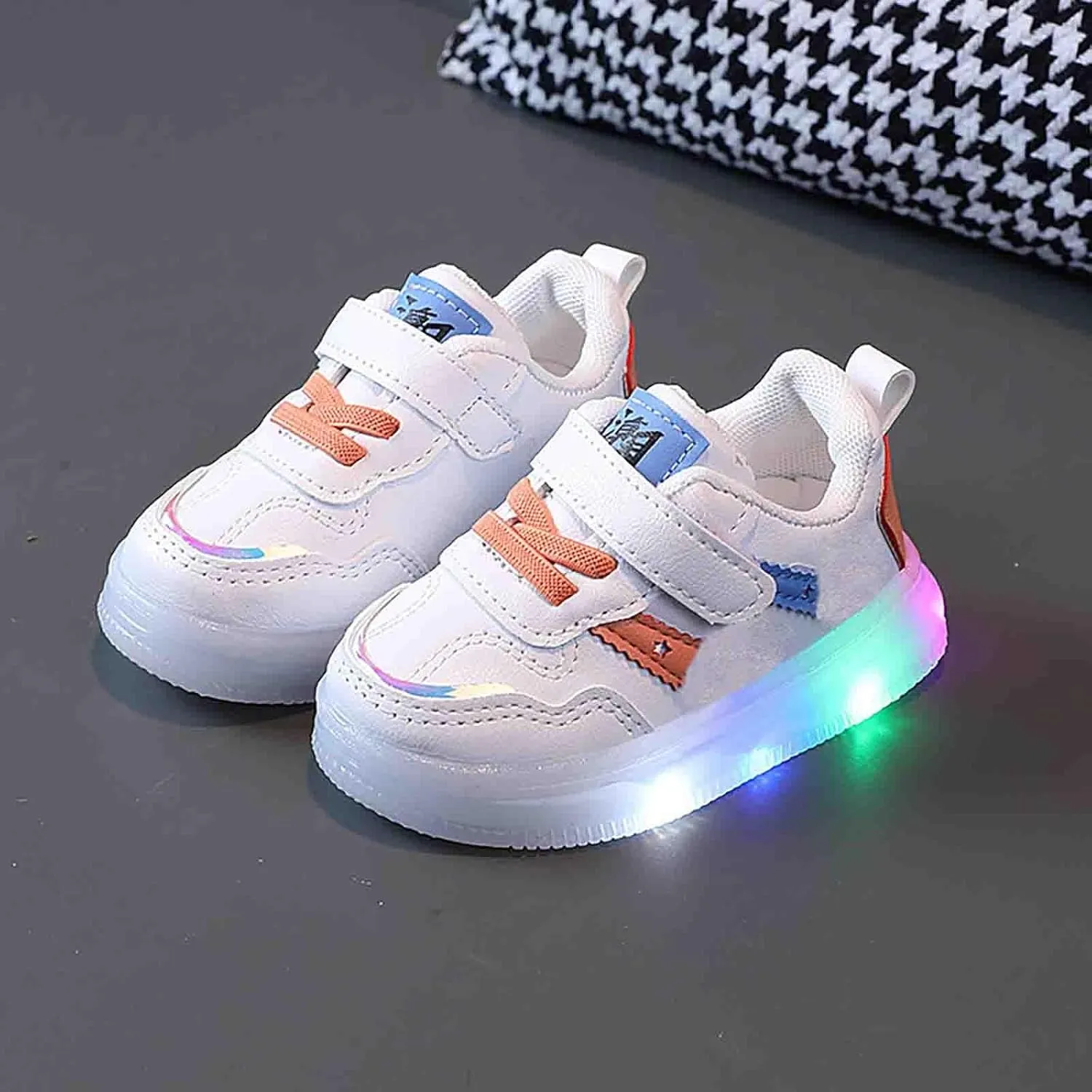 Kids Baby Sneakers Children's Board Shoes LED Light Light Light Casual Shoes Boys and Girls Adjustable Strap Shiny Shoes